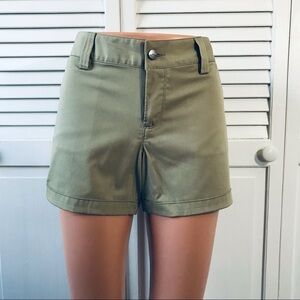 UNDER ARMOUR Heat Gear Tan Shorts Size 10